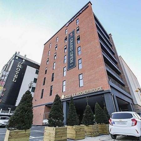צ'ונצ'און Lerocherrouge Hotel מראה חיצוני תמונה
