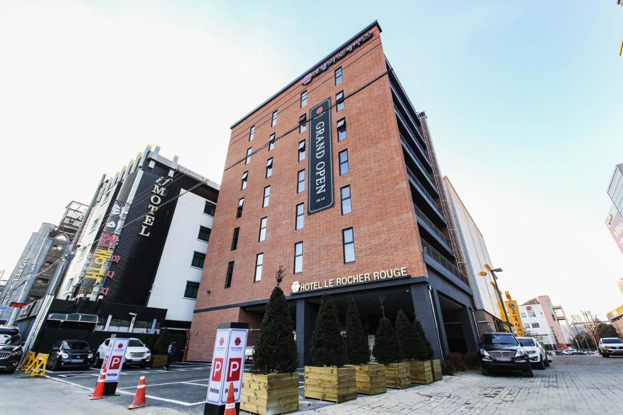 צ'ונצ'און Lerocherrouge Hotel מראה חיצוני תמונה