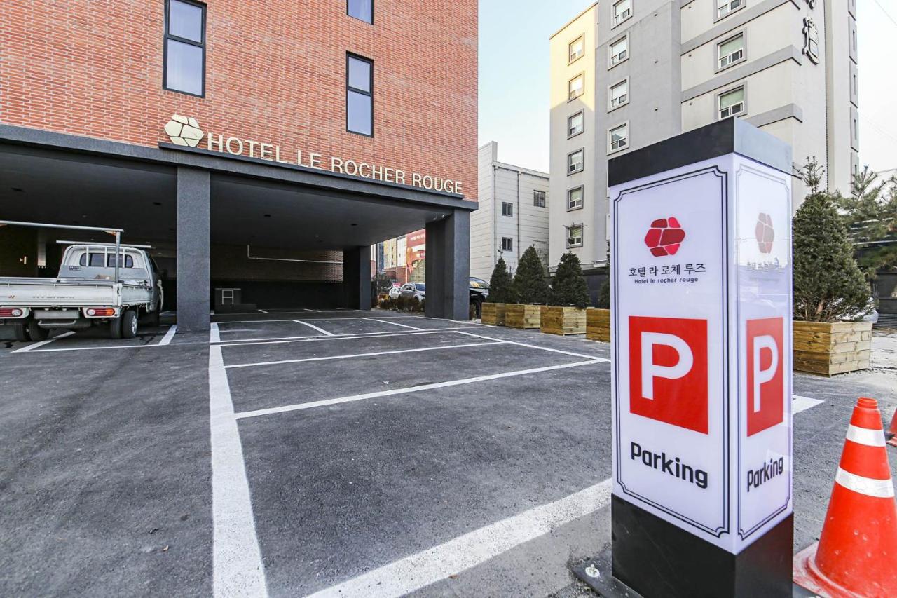 צ'ונצ'און Lerocherrouge Hotel מראה חיצוני תמונה