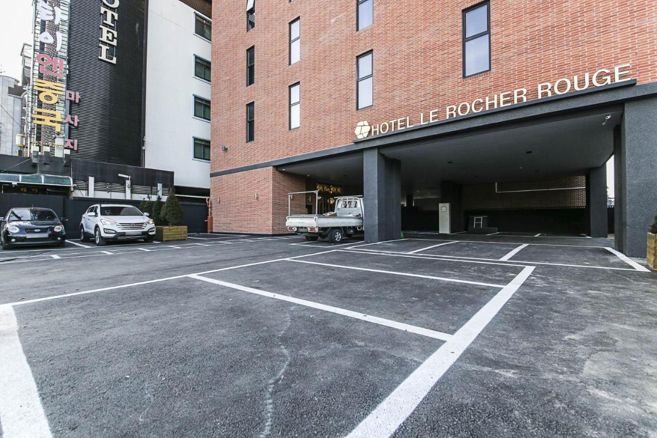 צ'ונצ'און Lerocherrouge Hotel מראה חיצוני תמונה