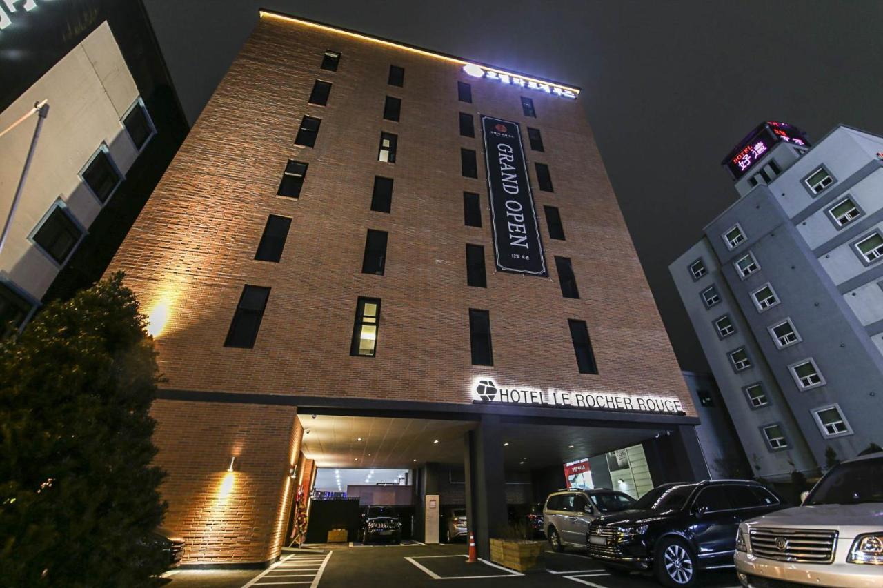 צ'ונצ'און Lerocherrouge Hotel מראה חיצוני תמונה