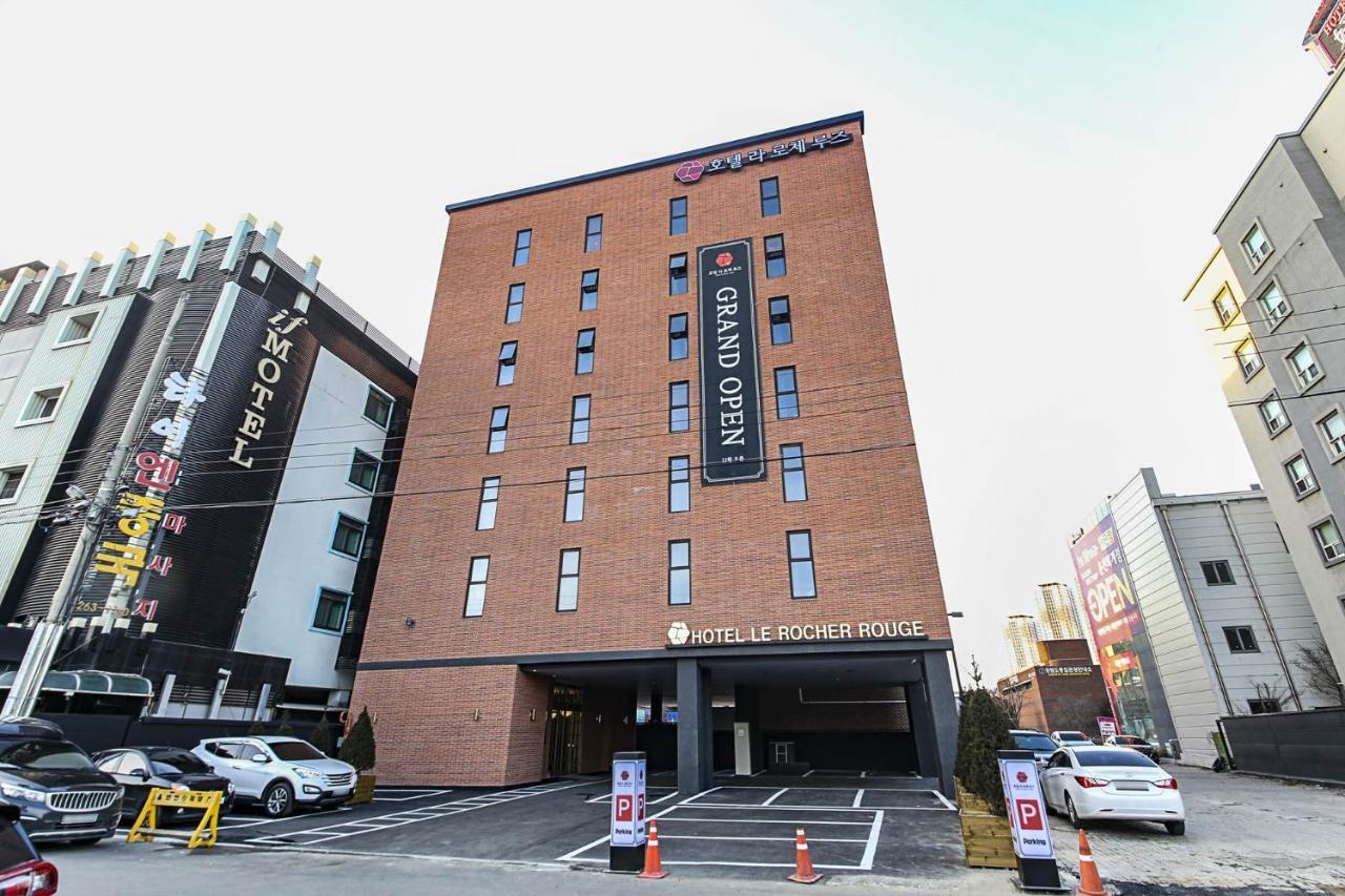צ'ונצ'און Lerocherrouge Hotel מראה חיצוני תמונה