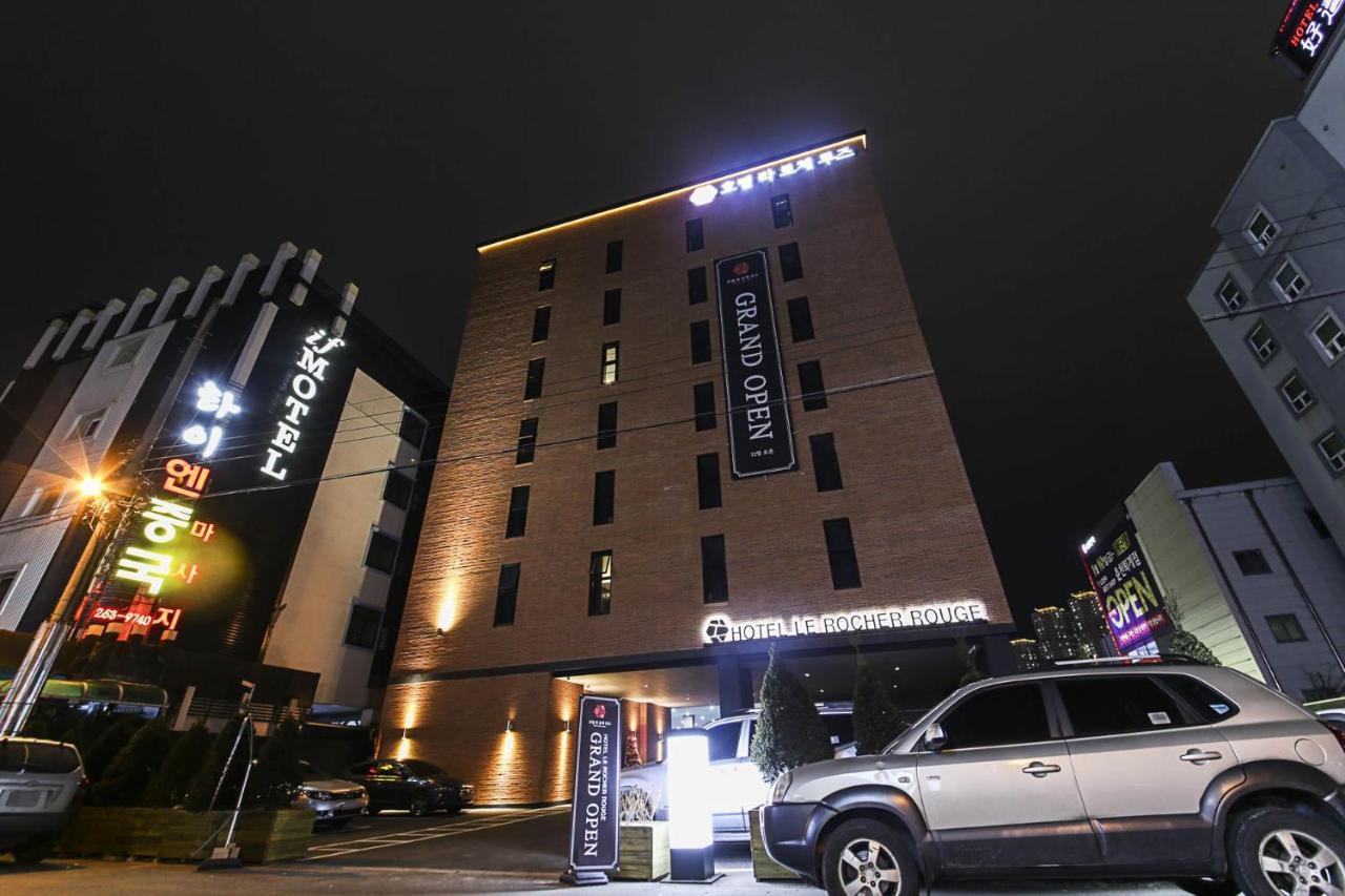 צ'ונצ'און Lerocherrouge Hotel מראה חיצוני תמונה