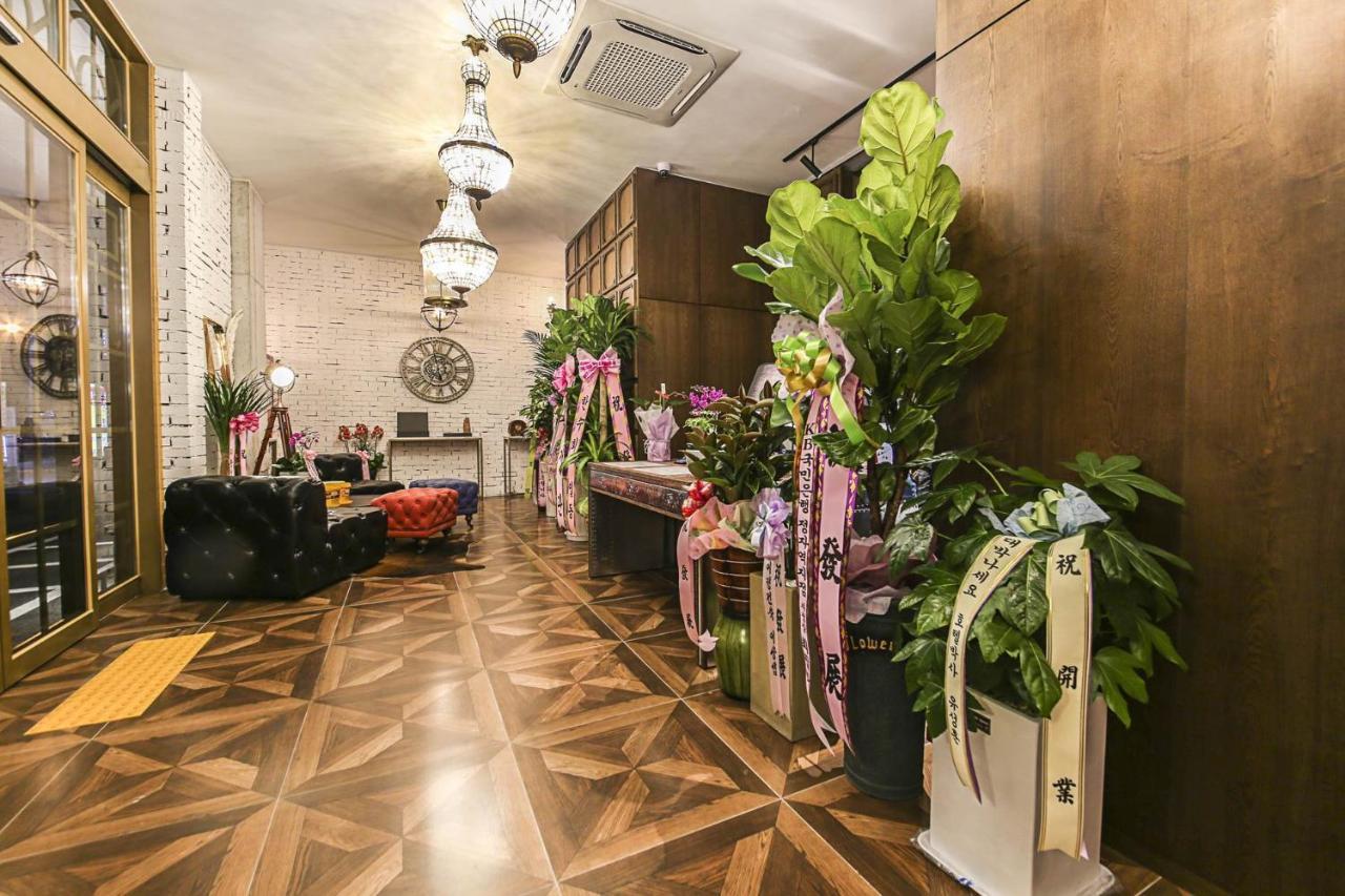 צ'ונצ'און Lerocherrouge Hotel מראה חיצוני תמונה